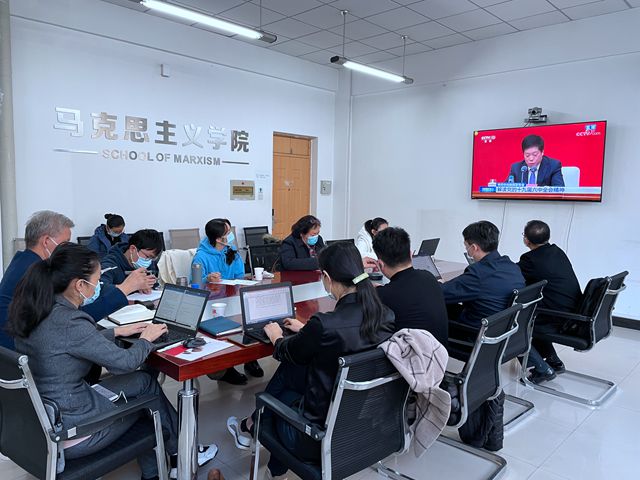 德赢ac米兰官方合作vwin观看十九届六中全会新闻发布会-中关村教工会场1_副本.jpg