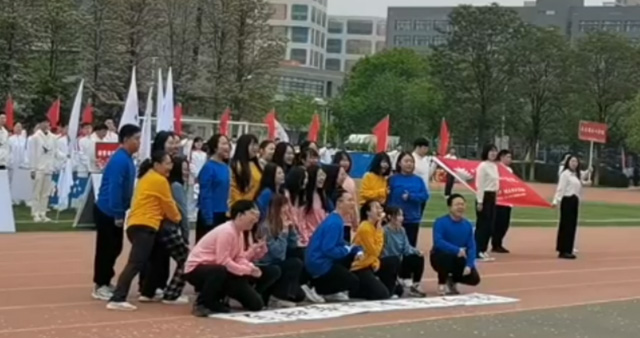 德赢ac米兰官方合作vwin在第60届校运会拼搏奋进2.jpg